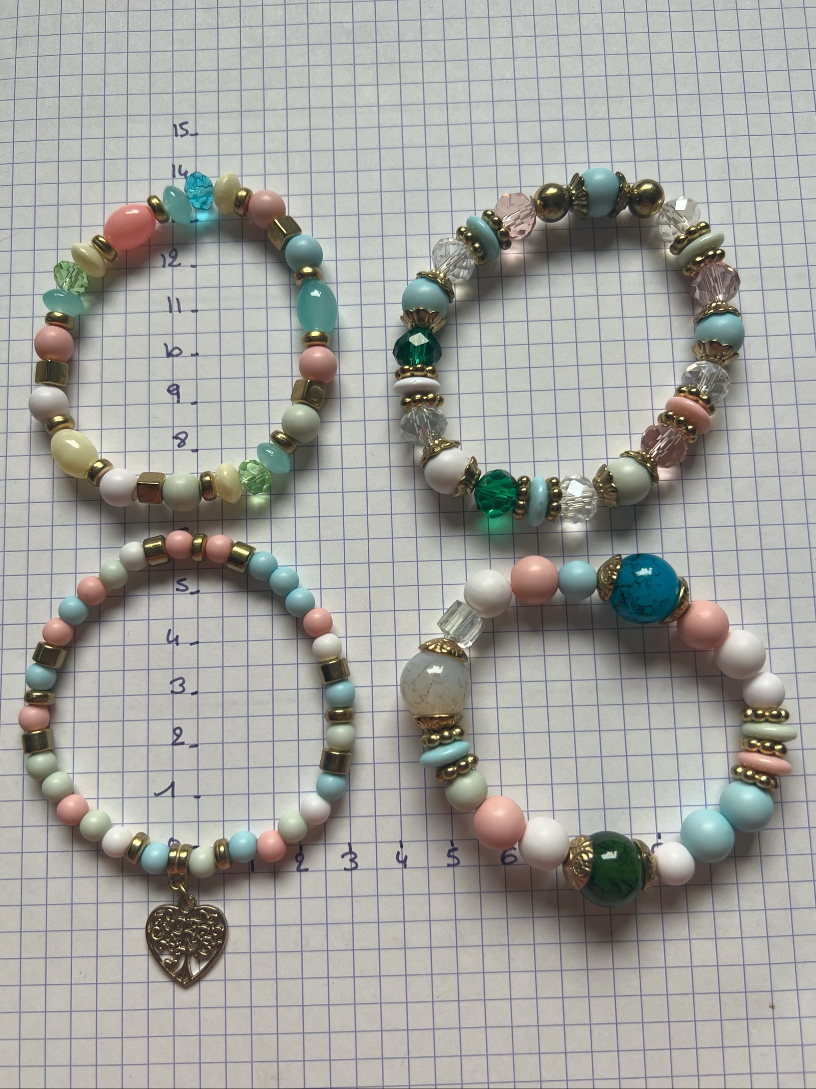 Lot de 4 bracelets 